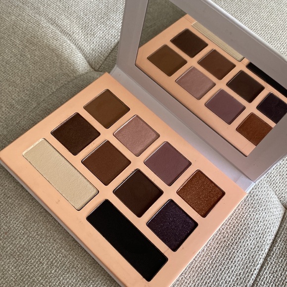 Honest Beauty eyeshadow palette - Picture 2 of 4